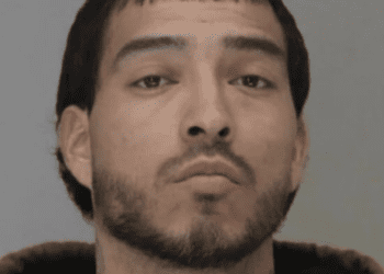 Identifican hombre mató diez personas en Texas; es un neonazi