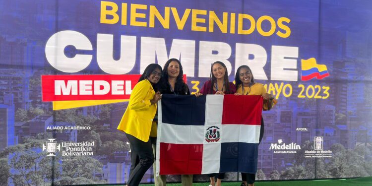 Periodistas participan de eventos académicos en Colombia