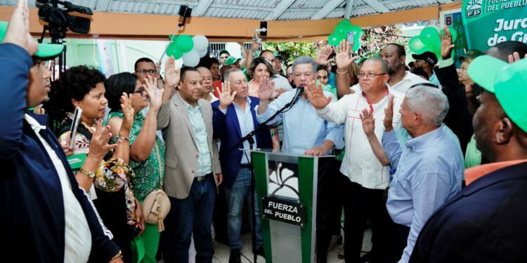 Leonel juramenta en la FP a ex pelotero Juan Uribe y a ex dirigentes de otros partidos