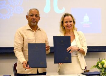 Minerd y UNESCO acuerdan capacitar docentes en varias disciplinas