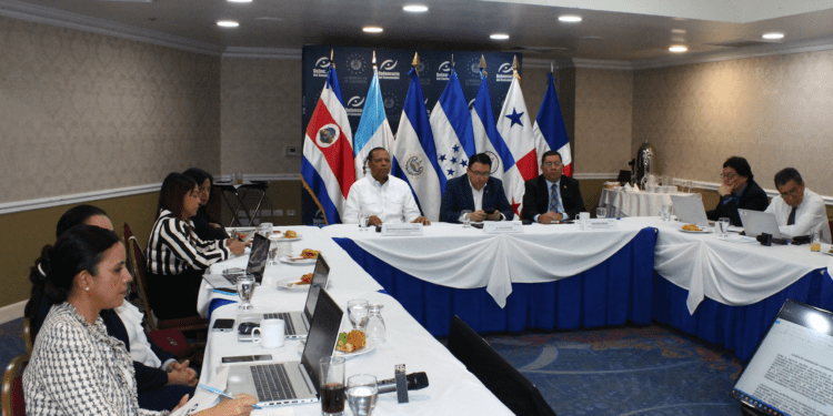 En El Salvador reconocen a RD por buen manejo de la inflación