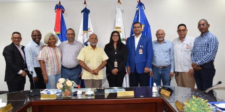 ADP responde al ministro de Educación , Ángel Hernández