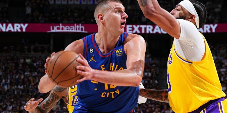Los Denver Nuggets logran impresionante victoria frente a Lakers