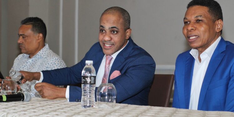 Raymond y Miguel listos para celebrar "3 Décadas, El Show"