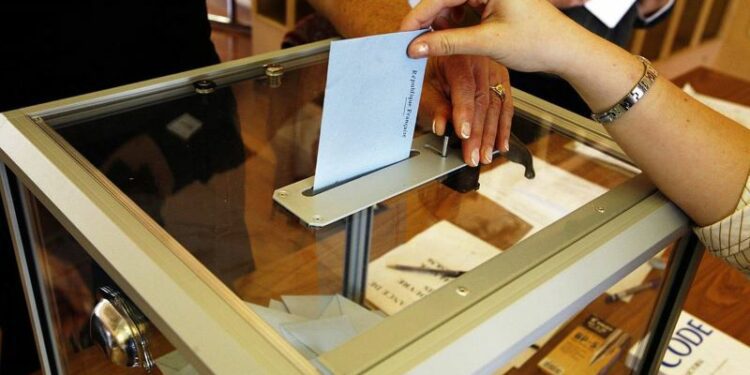 El impacto de los sistemas electorales en la consideración ideológica de los votantes