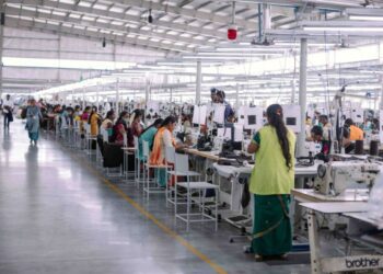 Suben salarios de los ejecutivos y bajan los de los trabajadores