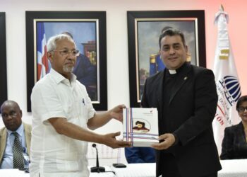 El MINERD recibe primera partida de 40 libros de textos