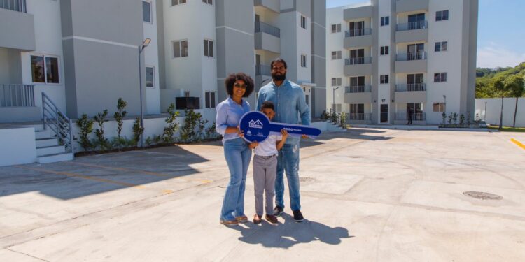 Presidente Abinader entrega más de 150 viviendas y planta de tratamiento de agua en Santiago