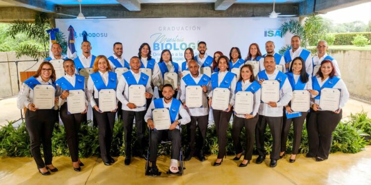 Gradúan magísteres en biología orientada a la enseñanza y la investigación
