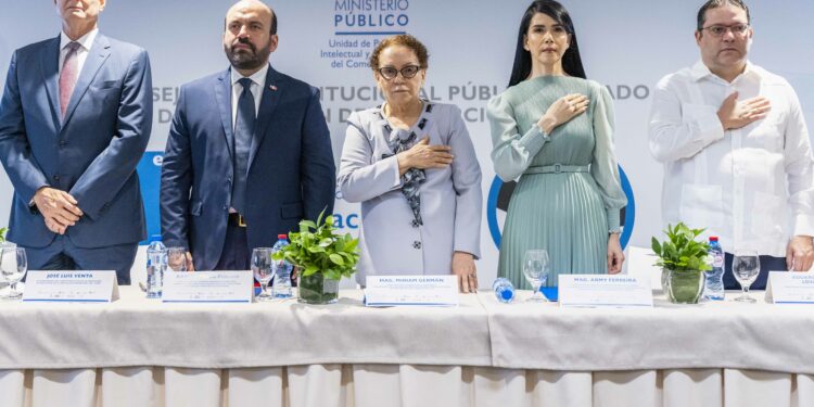 Miriam Germán preside encuentro de fiscales para el combate de comercio ilícito
