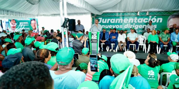 Leonel lanza críticas al Gobierno durante concentración en La Guáyiga