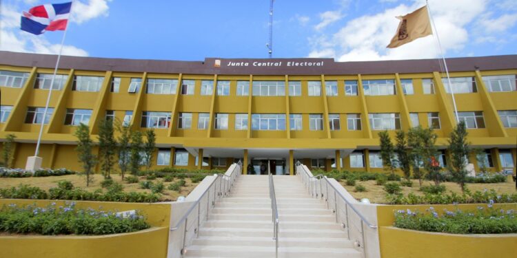 JCE reconoce un partidos y dos movimientos políticos