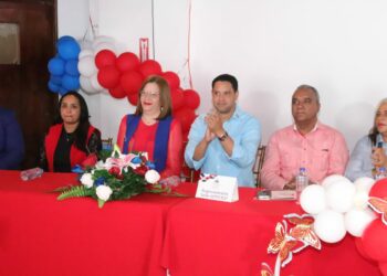 Directora Regional 15 de Educación destaca bondades de educación 