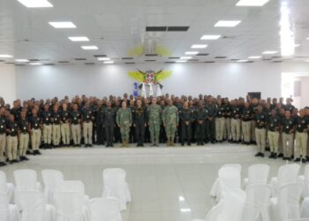 Gradúan 100 agentes antinarcóticos y 16 guías caninos