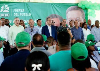 Leonel Fernández dice que Abinader actúa en el Gobierno como “un hombre orquesta”