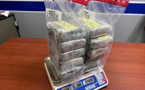 Ocupan 23 paquetes de presunta cocaína en Santiago y Santo Domingo Oeste