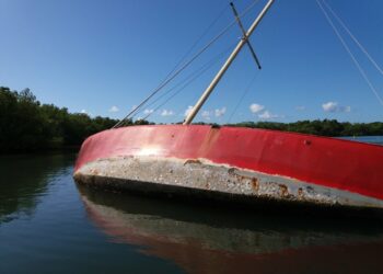 Desaparecidas cuatro personas viajaban en embarcación encalló cerca de Martinica