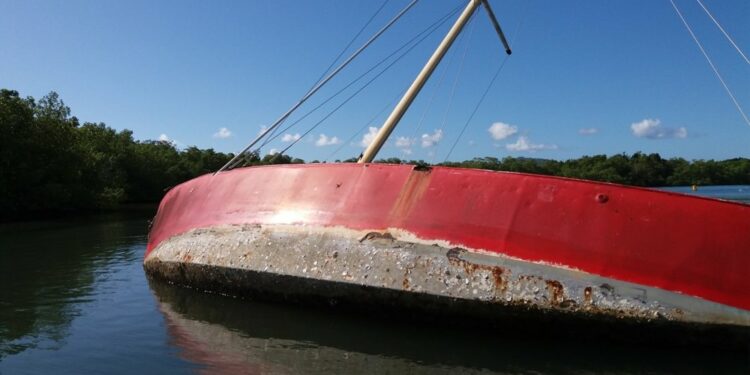 Desaparecidas cuatro personas viajaban en embarcación encalló cerca de Martinica