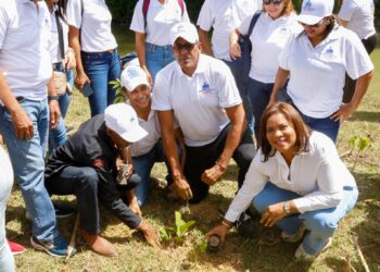Empleados de Contraloría se suman al Plan Nacional de Reforestación