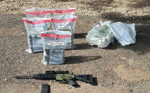 Confiscan armas de fuego y múltiples paquetes de cocaína y marihuana en el Sur