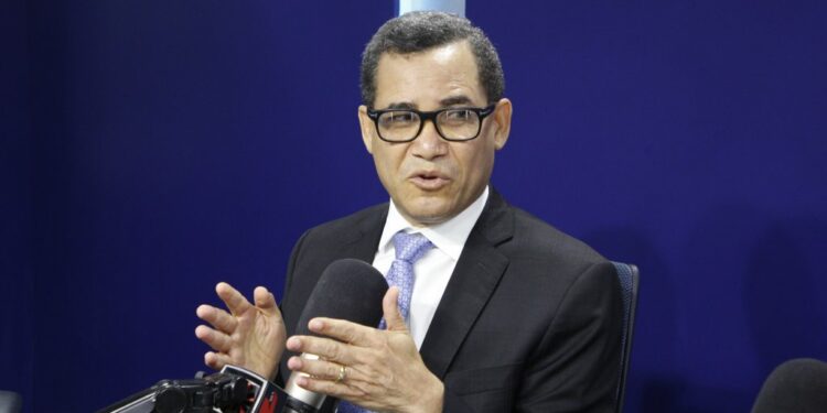 Dirigente del PRM, Eddy Olivares, ve “muy poco probable” una alianza PLD-FP