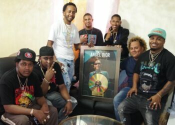 Ángel Dior celebra primer Disco de Oro