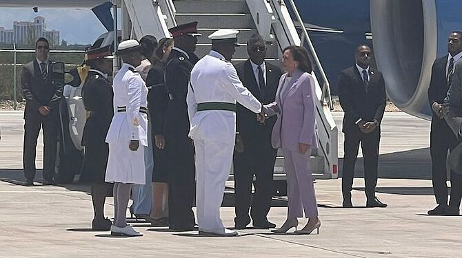 Vicepresidenta Kamala Harris anuncia medidas para  enfrentar tráfico de armas en el Caribe