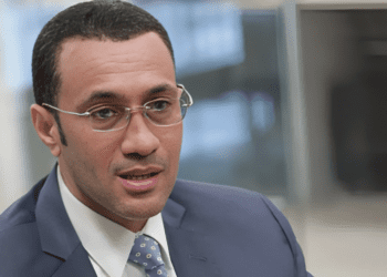 Creador de programa inglés por inmersión niega fracaso