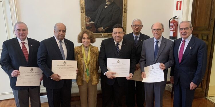 Academia de historia de España inviste a cinco académicos dominicanos
