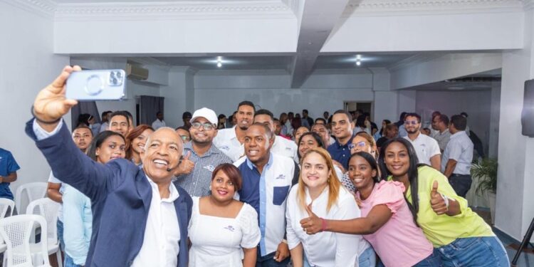 El mensaje del aspirante a alcalde Bertico Santana para los jóvenes 