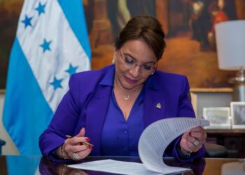La presidenta de Honduras impone el toque de queda en dos municipios tras la muerte de 21 personas