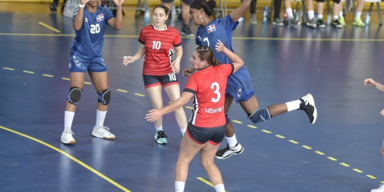 RD gana en sóftbol y balonmano femenino en juegos San Salvador 2023