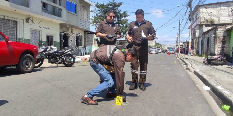 Ecuador: Al menos ocho muertos y cinco heridos en tiroteo 