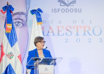 ISFODOSU reconoce en el Día del Maestro a profesores destacados