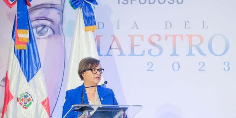 ISFODOSU reconoce en el Día del Maestro a profesores destacados