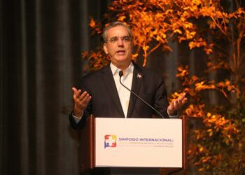 Presidente Abinader dice que es impostergable que el país se plantee la meta de ser bilingüe a corto plazo