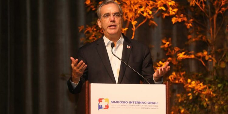 Presidente Abinader dice que es impostergable que el país se plantee la meta de ser bilingüe a corto plazo