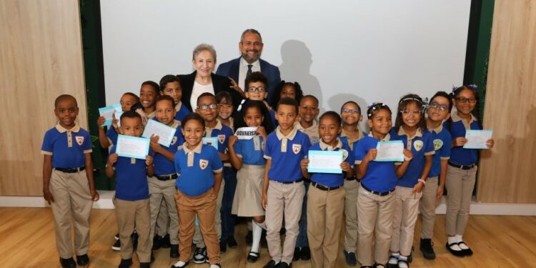 Resultados positivos en experimento de aprendizaje de la lectura en escuelas dominicanas