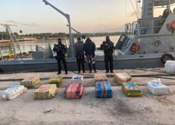 Ocupan 338 paquetes de presunta cocaína en las costas de Barahona