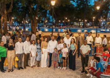Alcaldía del DN, Planeta Azul y Banreservas iluminan el parque Eugenio María de Hostos  