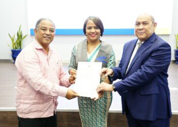 Infotep y CDP entregan certificados a participantes en cursos