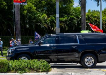 Donald Trump comparece a tribunal de Miami y es arrestado formalmente