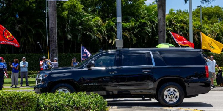 Donald Trump comparece a tribunal de Miami y es arrestado formalmente