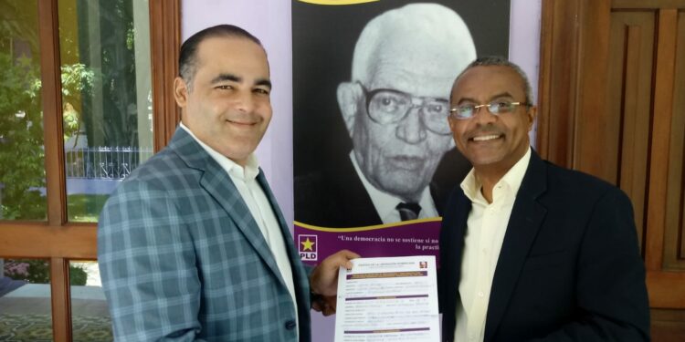 Valentín Guerrero inscribió su candidatura a regidor por el PLD