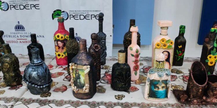 Gradúan a mujeres de Gaspar Hernández en técnicas de reciclaje