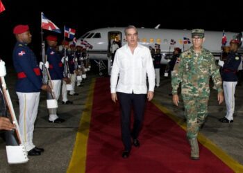 Abinader regresó de Belice tras participar en cumbre del SICA