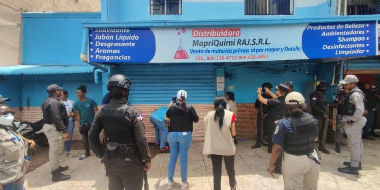 Clausuran en Villa Consuelo laboratorio de bebidas alcohólicas adulteradas