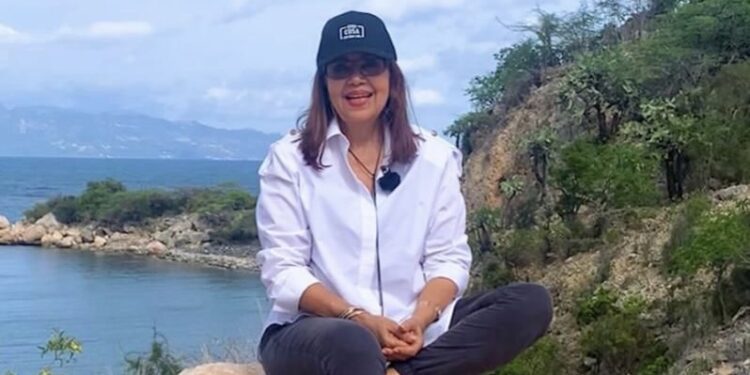 Olga Lara con canal de Youtube ”Otra Cosa… Olga Lara”