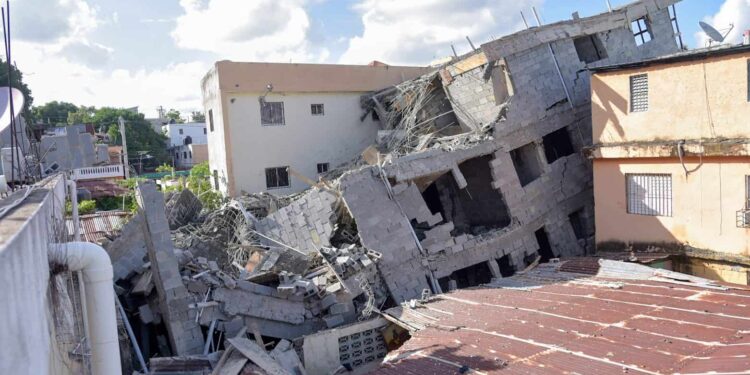 MIVED aclara ilegalidad de la construcción que se desplomó en San Cristóbal