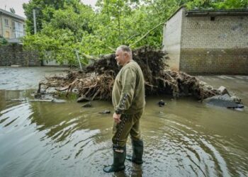 Aumentan a 17 los muertos tras el colapso de la presa de Kajovka